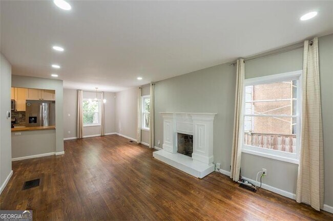 Building Photo - 1565 Overland Terrace SE