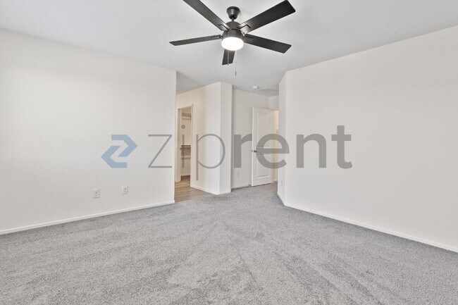 Building Photo - Unit Unit 3
