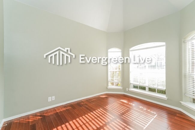 Building Photo - 1212 East Canton St S