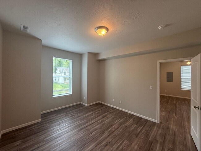 Building Photo - 327 S Florence Ave