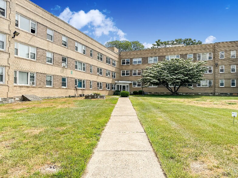 Building Photo - 1545 Medary Ave