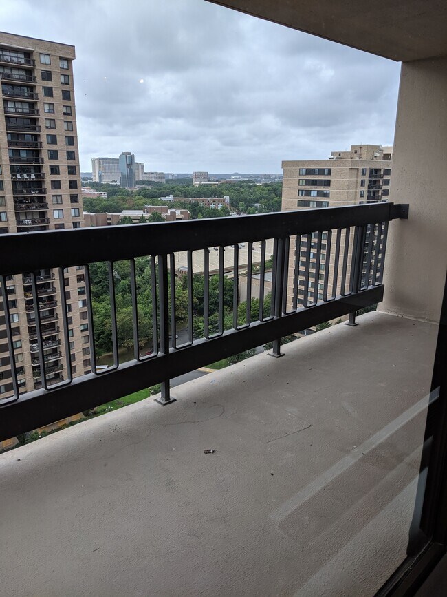 Balcony - 3701 S George Mason Dr