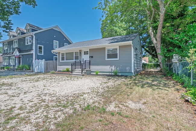 Building Photo - 472 Pinecroft Dr