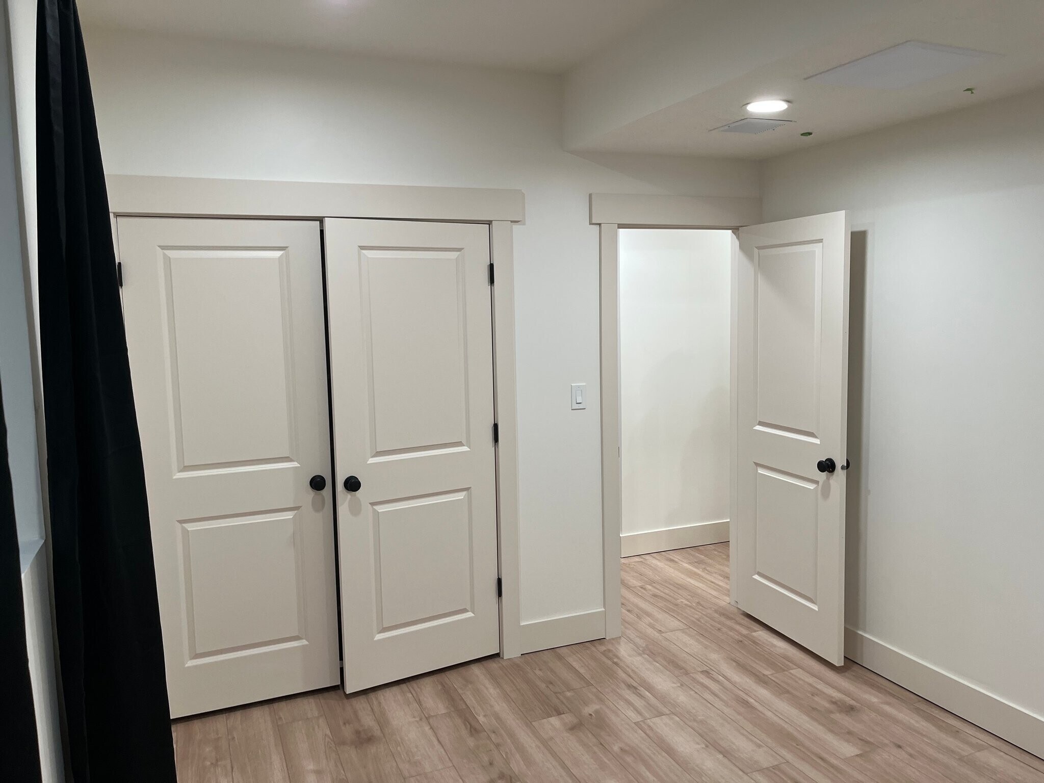 Building Photo - 818 W Mnr Crst Ln