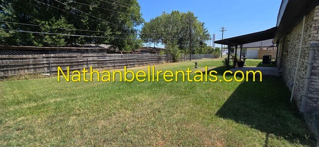 Building Photo - 330 Cornell Dr
