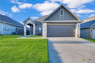 Building Photo - 3309 Castleton Dr