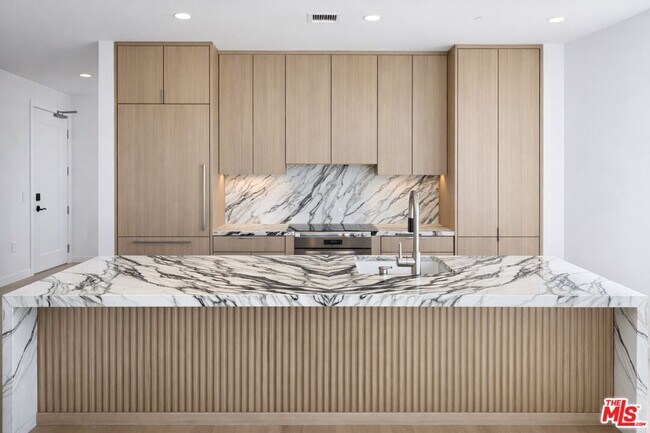 Building Photo - 700 Broadway