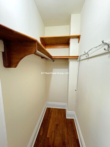 Building Photo - 31 Park Dr