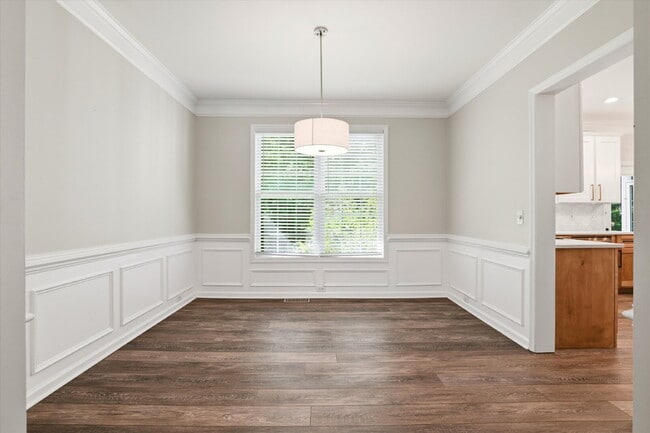 Building Photo - "Exquisite 4-Bed Sanctuary with Cozy Fireplace & Spacious 2,204 Square Foot Layout on Willoughby ...