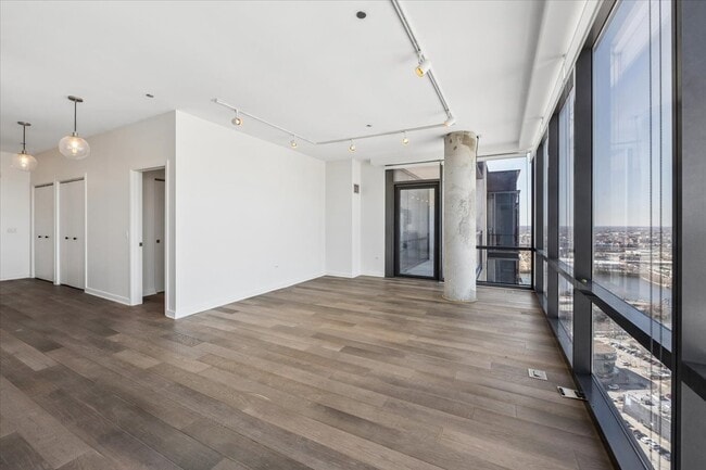 Building Photo - 860 W Blackhawk St