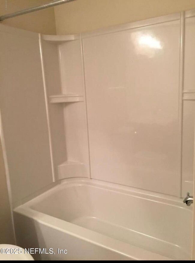 Building Photo - 115 Richmond Dr