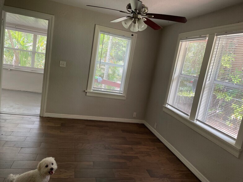 Building Photo - 873 10th Ave S