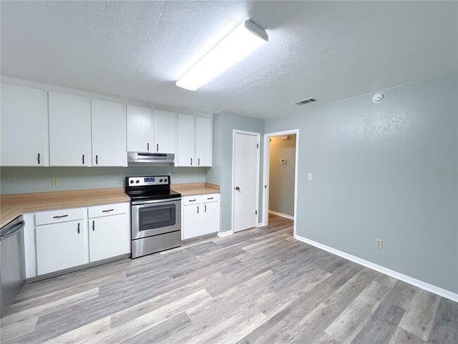 Building Photo - 6003 NW 36th Pl