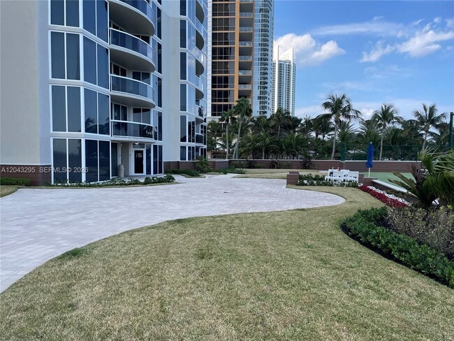 Building Photo - 17555 Collins Ave