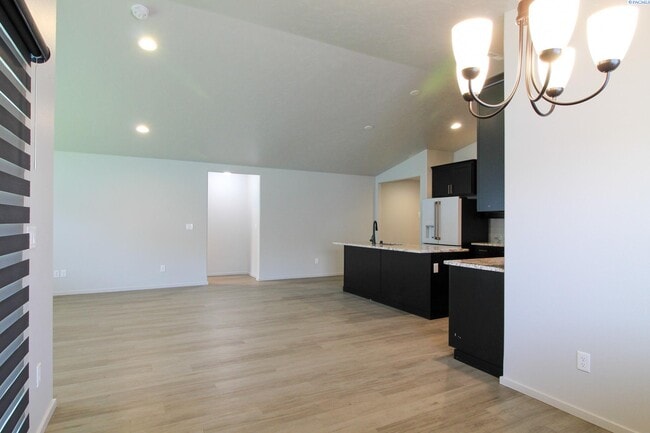 Building Photo - 3 Bed/2 Bath Southeast Kennewick Home