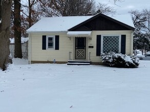 Building Photo - Cozy West Akron Ranch w/ Finished Basement & Garage
