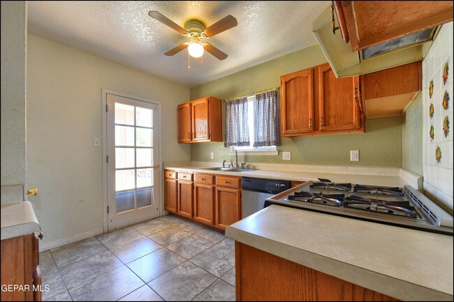 Building Photo - 7317 Desierto Rico Ave