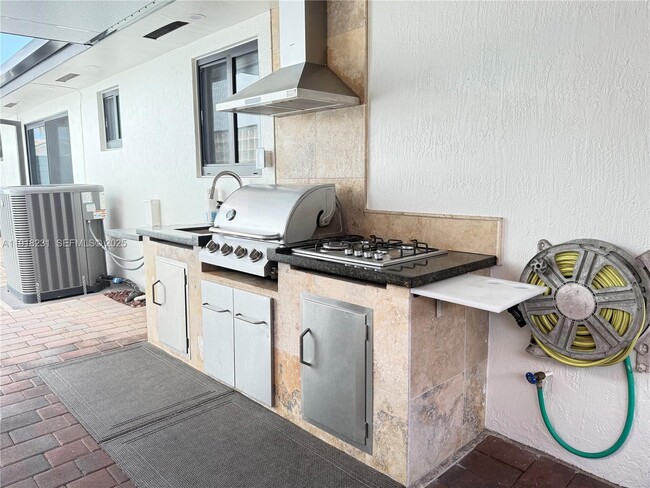 Building Photo - 2146 SW 103rd Pl