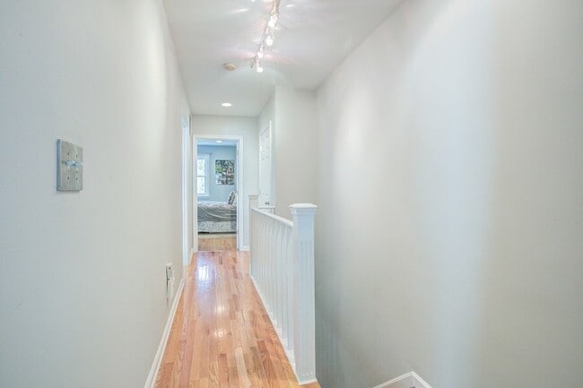 Building Photo - 1730 10th St NW