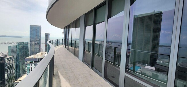 Building Photo - 1000 Brickell Plaza