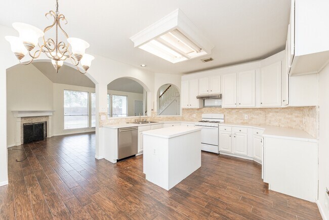 Building Photo - 910 Presley Way