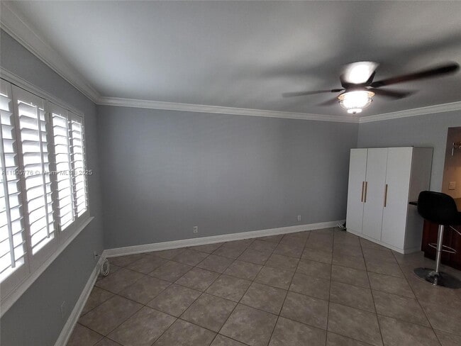 Building Photo - 801 NE 18th Ct