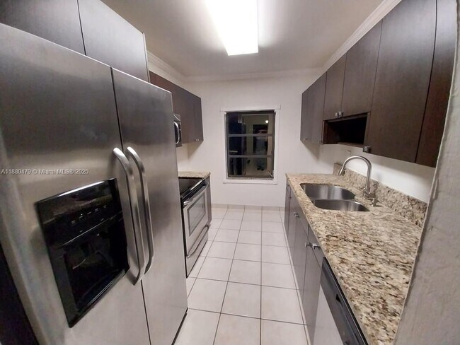 Building Photo - 5027 SW 139th Ct
