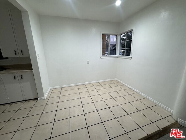 Building Photo - 6207 Crenshaw Blvd