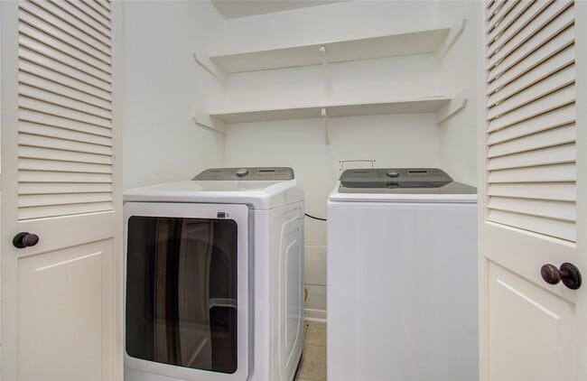 Building Photo - 14806 Flowerwood Dr