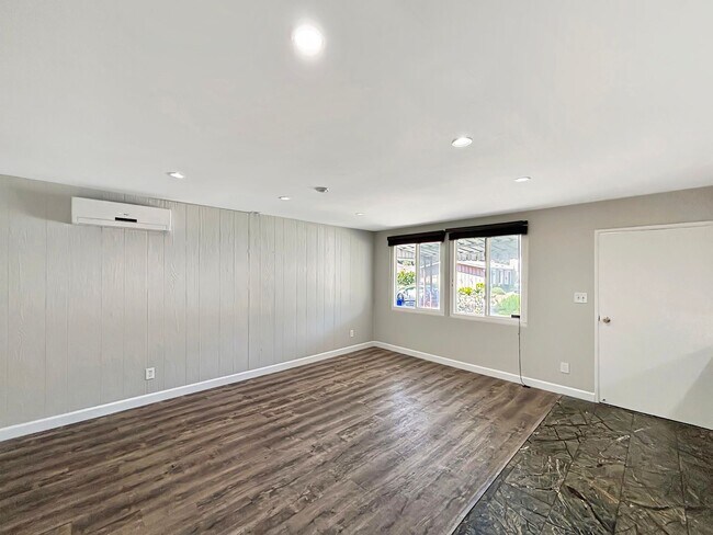 Building Photo - Beautiful 4B/2BA House in Clairemont w/ La...