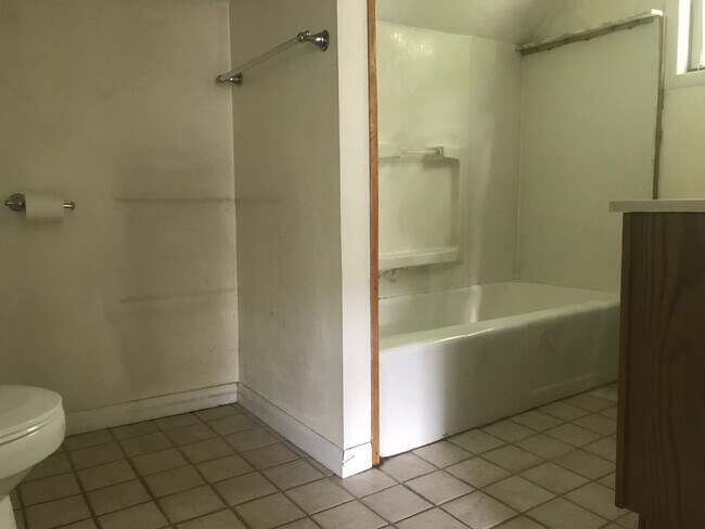 Building Photo - 5708 Pontiac Dr