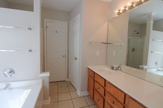 Building Photo - Updated 3-Bedroom Home in Silverstone Neighborhood – Move-In Ready!