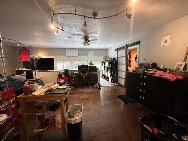 Building Photo - 608 SW 80th Blvd