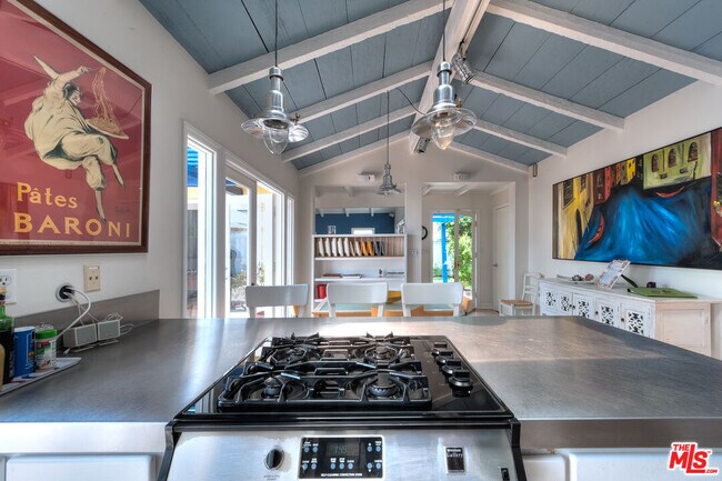 Building Photo - 8176 La Jolla Shores Dr