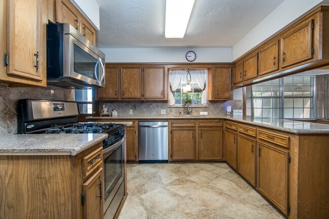 Building Photo - 1830 Baker Dr