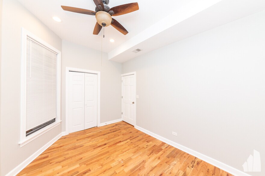 Building Photo - 1420 W Irving Park Rd