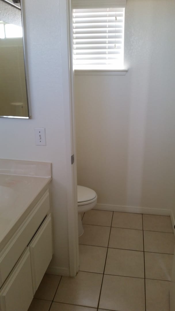 Building Photo - POOL FOR THE SUMMER! SPACIOUS 4 BEDROOM 3 BATH EAGLE RANCH HOME