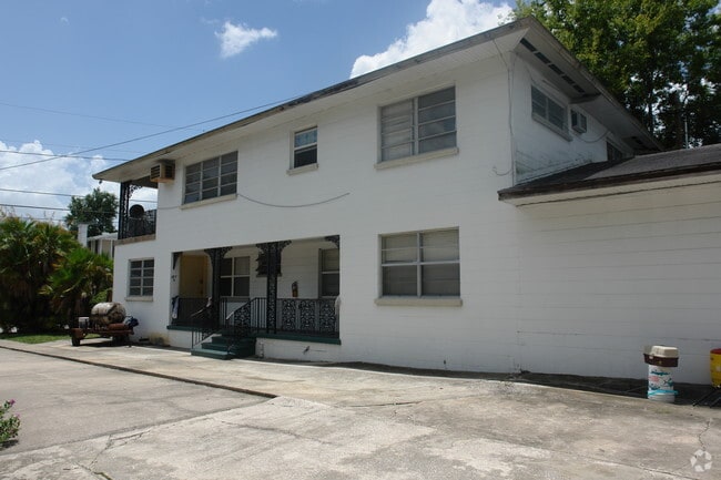 Building Photo - 916 E Lime St