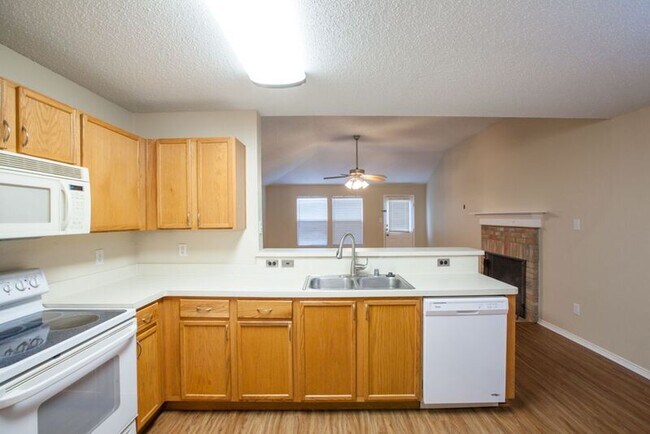Building Photo - 1118 Water Oak Way