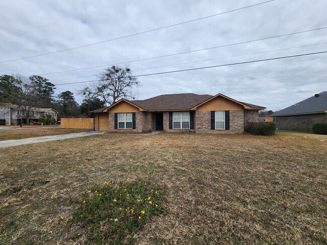 Building Photo - 908 Primrose Ln