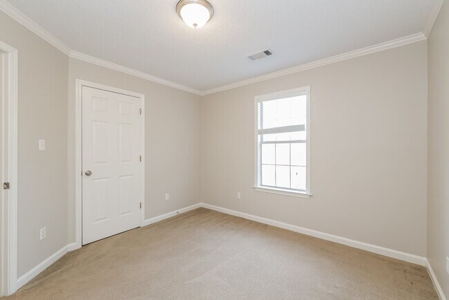 Building Photo - 763 Silver Sands Dr