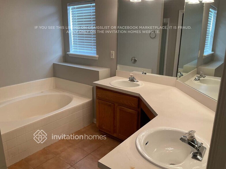 Building Photo - 14079 Crestwick Dr W