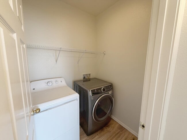 Building Photo - 1105 Meadowlark Way SE