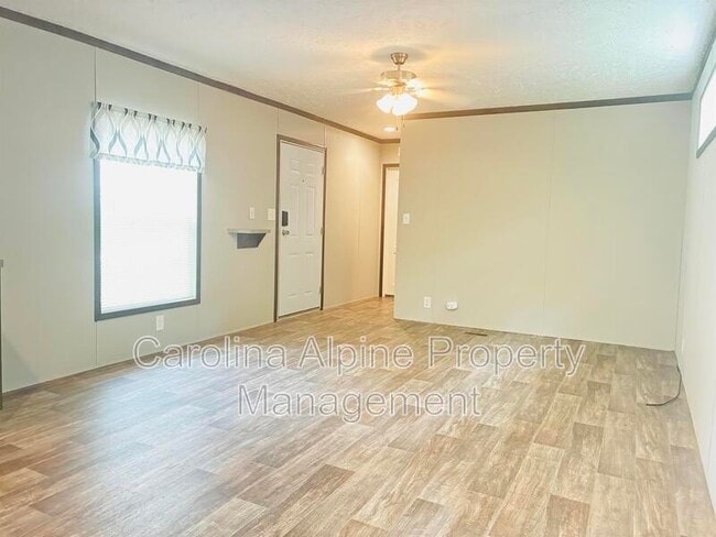 Building Photo - 315 Starling Ln