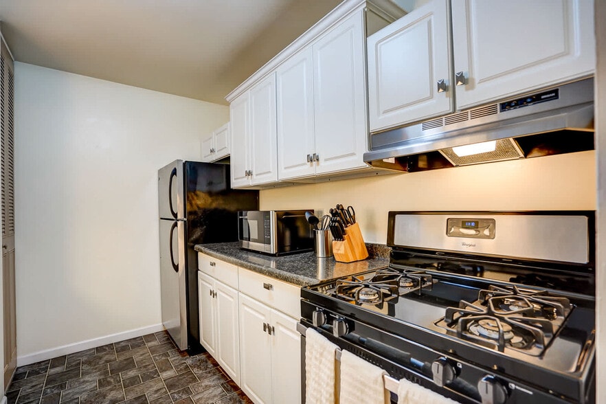 Building Photo - 3367 S 100th St