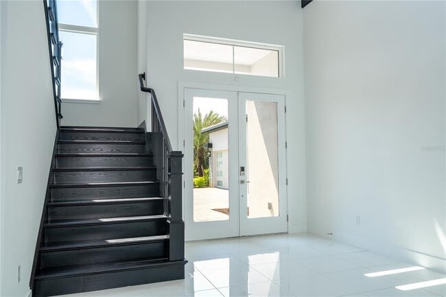 Building Photo - 16044 Pendio Dr