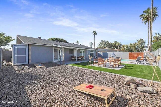 Building Photo - 421 Lila Cir