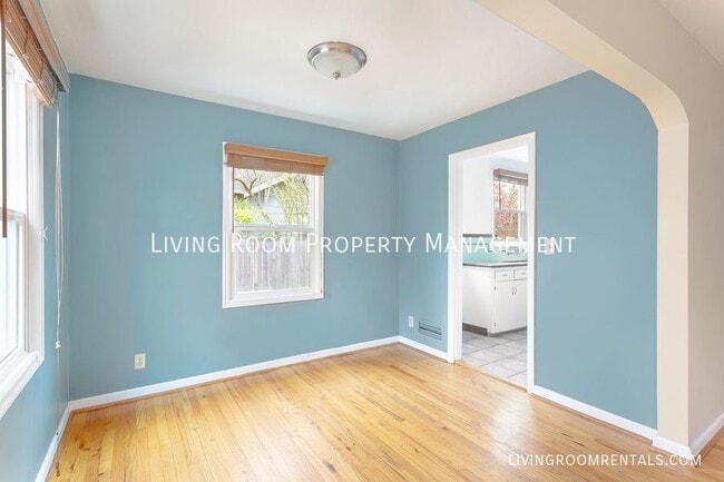 Building Photo - 3231 NE Alberta St