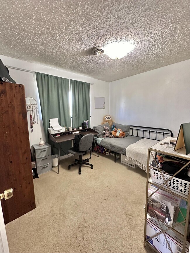 Building Photo - 1600 Banyan Dr