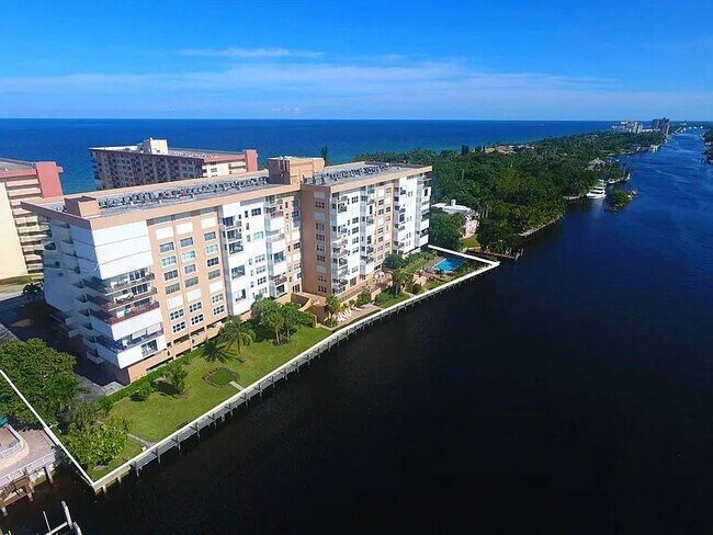 Building Photo - 1150 Hillsboro Mile